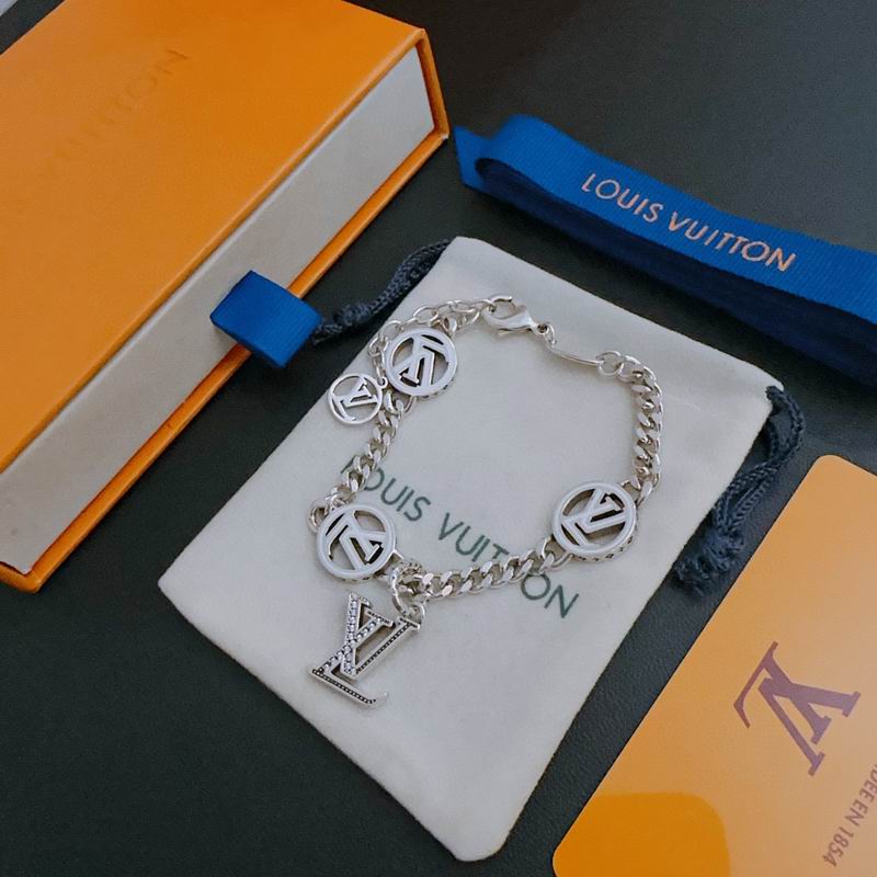 LV Bracelet 05yxh82 (2)