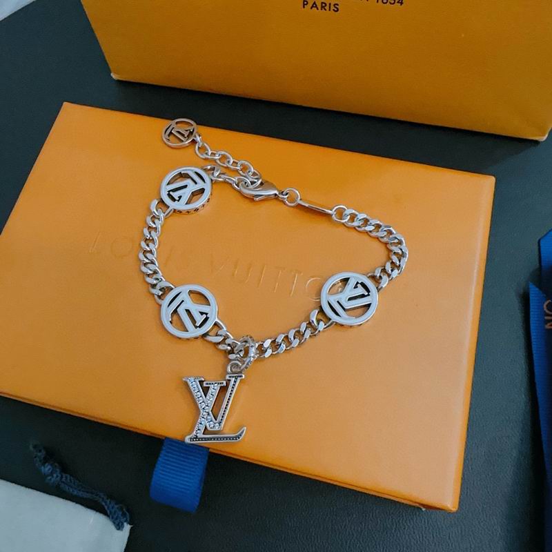 LV Bracelet 05yxh82 (4)