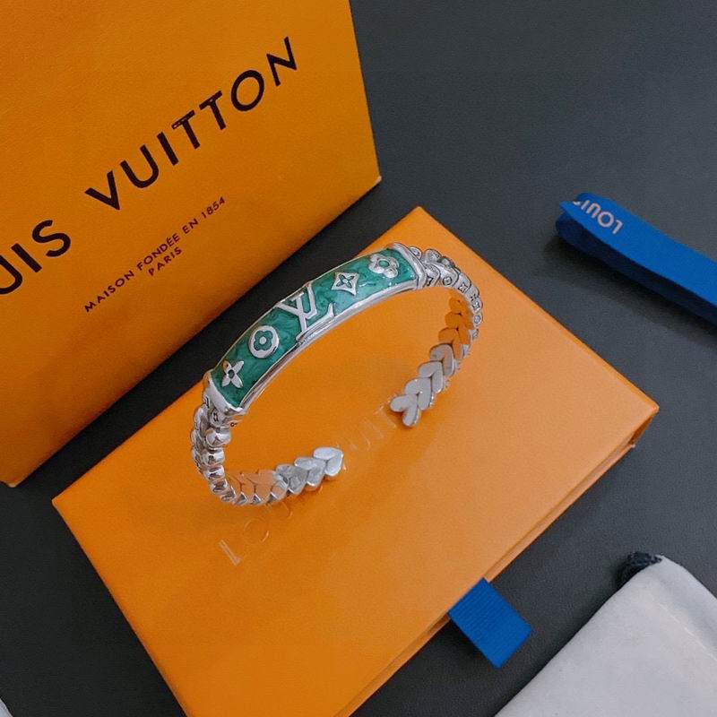 LV Bracelet 05yxh86 (1)