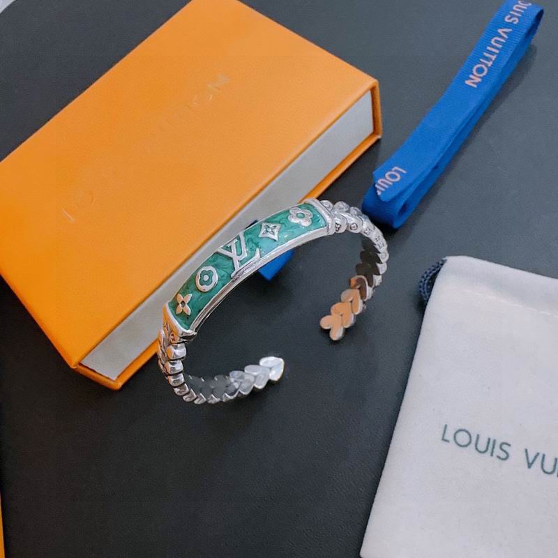 LV Bracelet 05yxh86 (2)