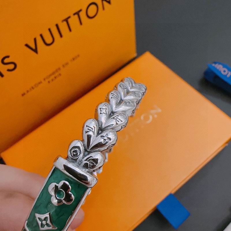 LV Bracelet 05yxh86 (3)