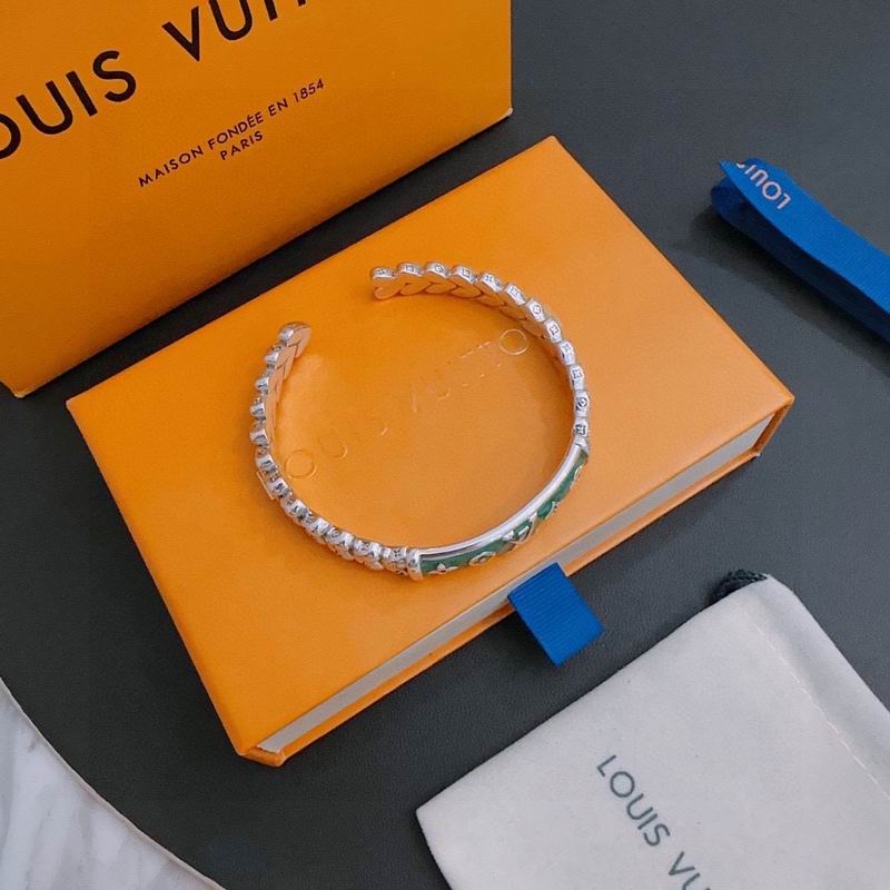 LV Bracelet 05yxh86 (5)