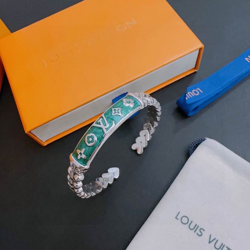 LV Bracelet 05yxh86 (6)