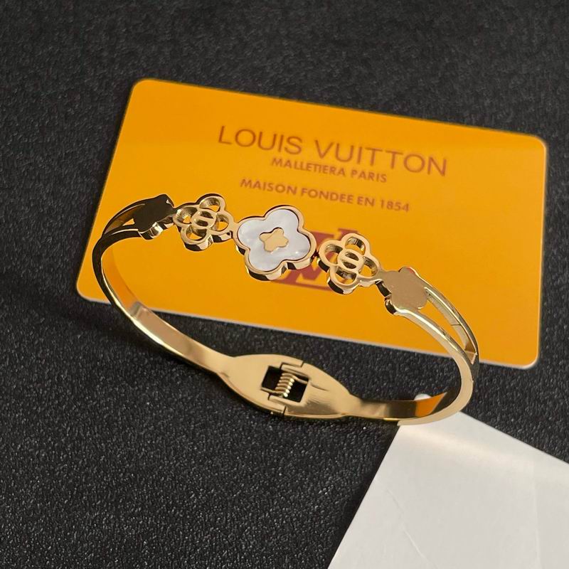 LV Bracelet 05yxh88 (1)