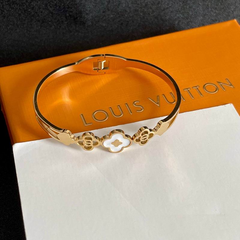 LV Bracelet 05yxh88 (3)
