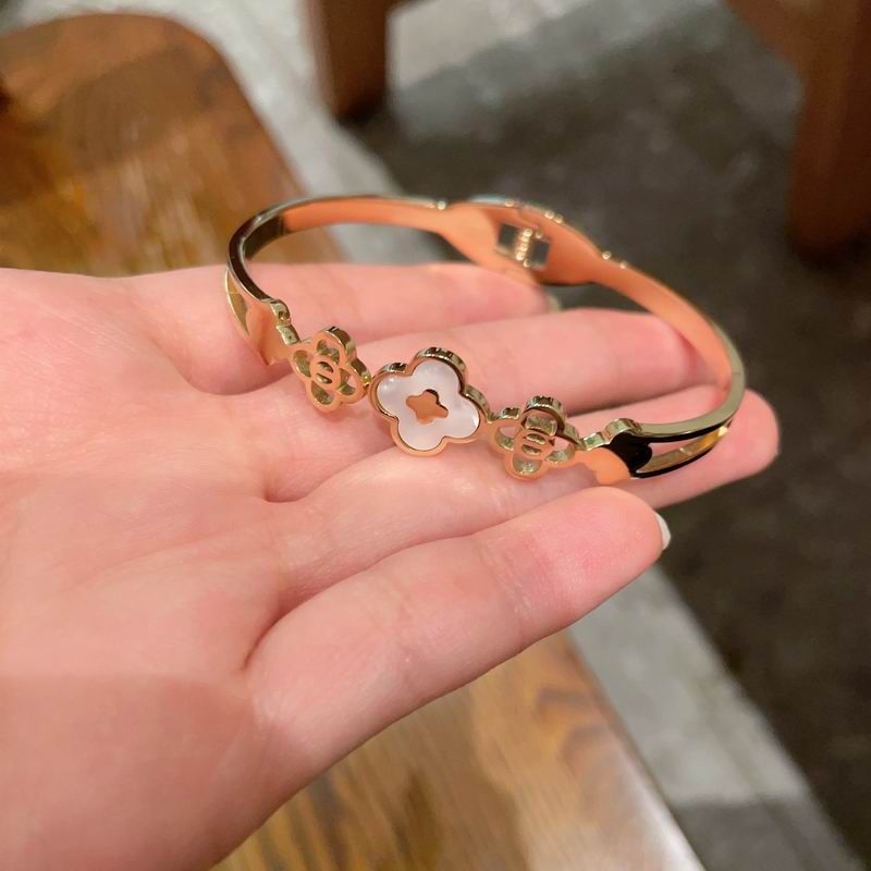 LV Bracelet 05yxh88 (5)