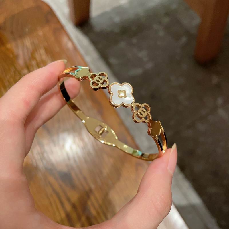 LV Bracelet 05yxh88 (6)