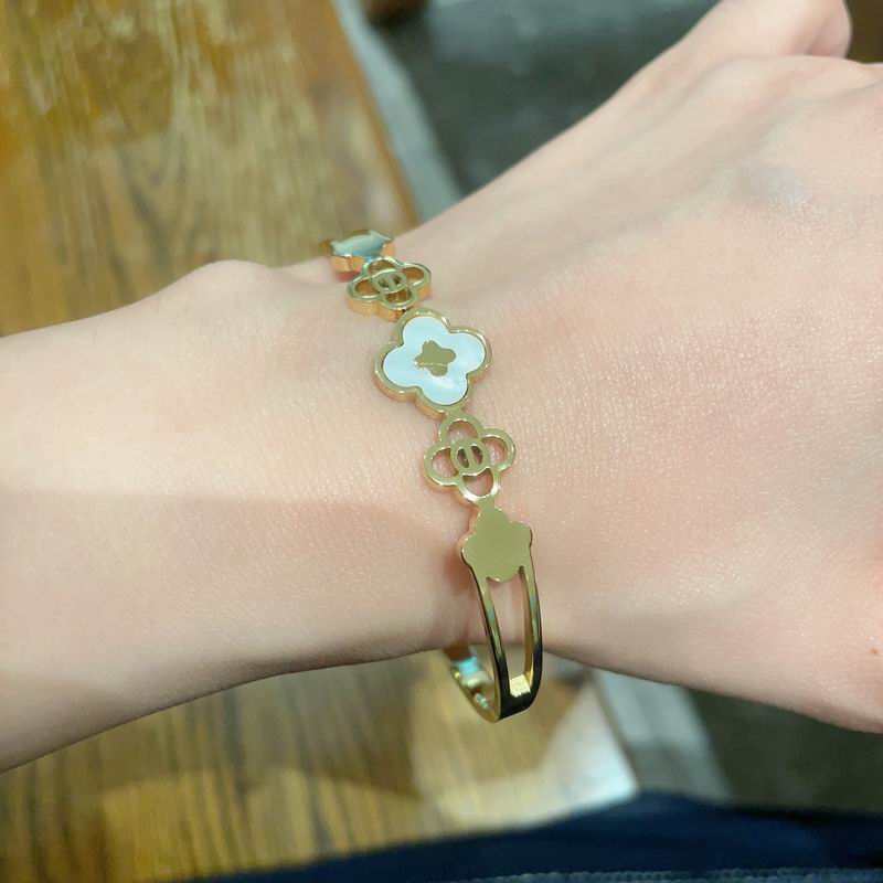 LV Bracelet 05yxh88 (7)