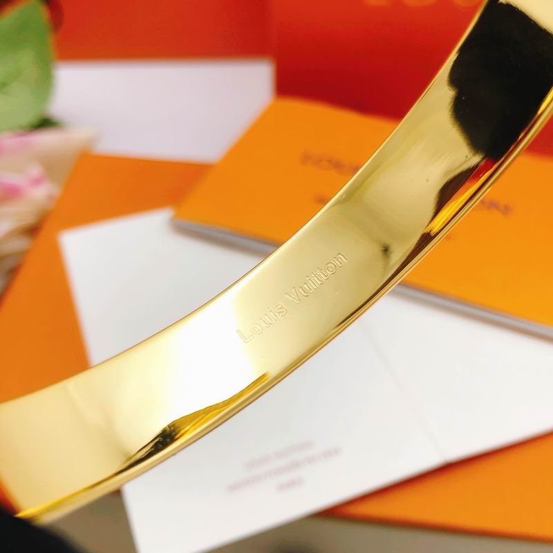 LV Bracelet 05yxh89 (5)