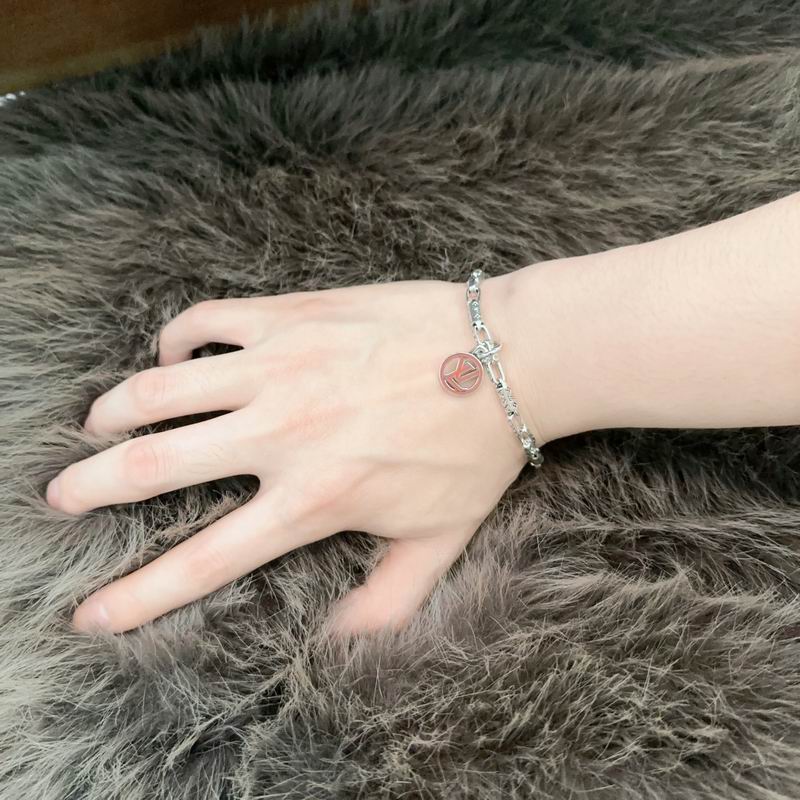 LV Bracelet 05yxh96 (5)
