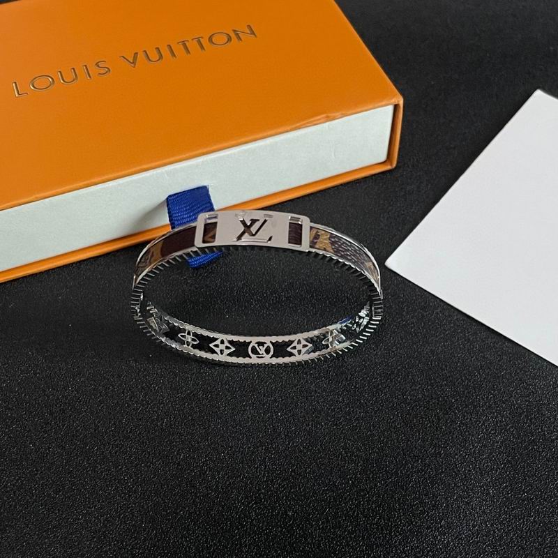 LV Bracelet 05yxh98 (1)