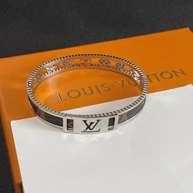LV Bracelet 05yxh98 (2)