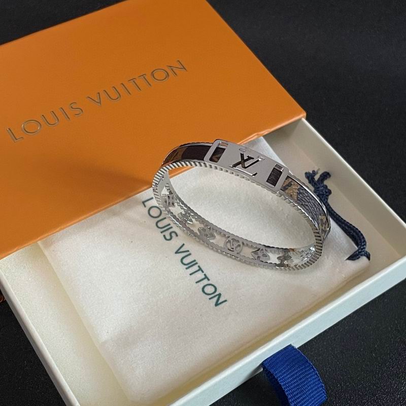 LV Bracelet 05yxh98 (4)
