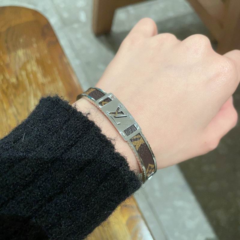 LV Bracelet 05yxh98 (5)