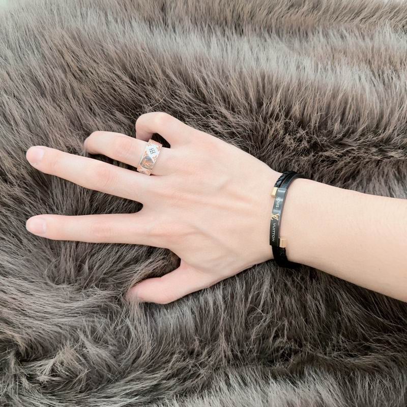 LV Bracelet 06yxh01 (5)