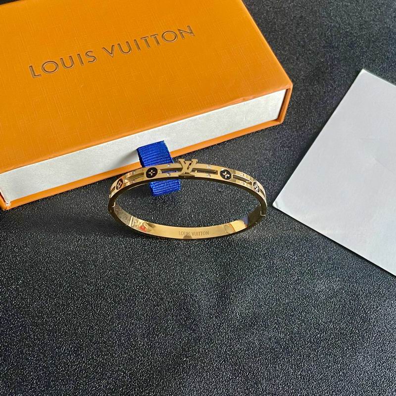 LV Bracelet 06yxh05 (1)