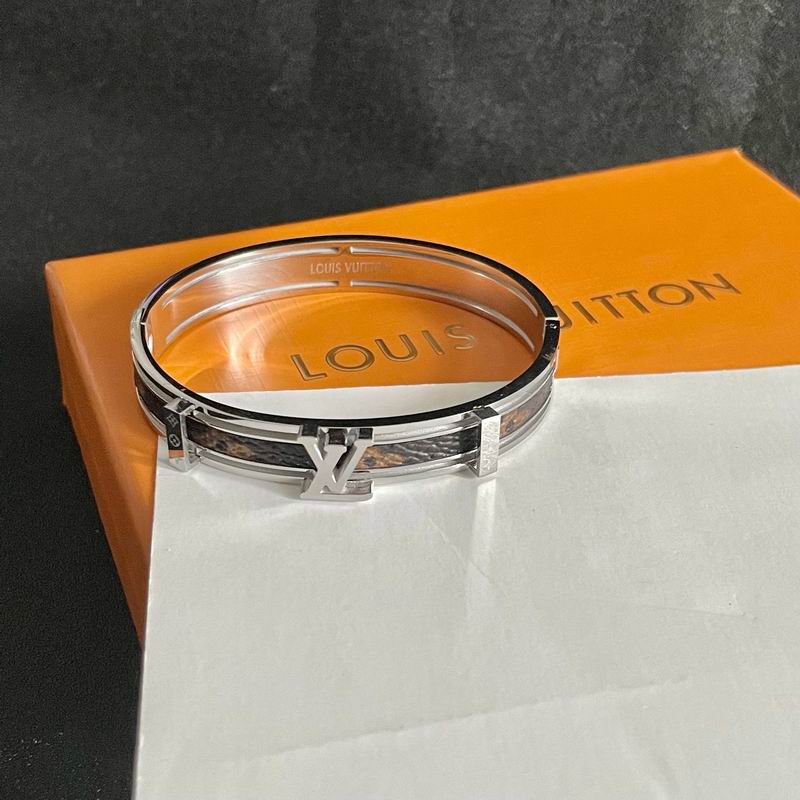 LV Bracelet 06yxh06 (2)