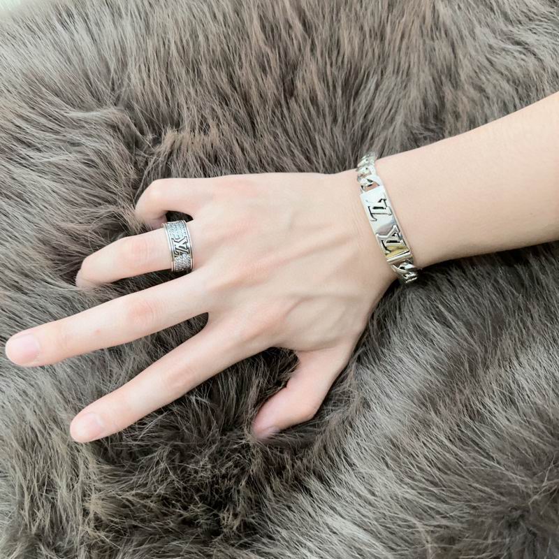 LV Bracelet 06yxh12 (5)