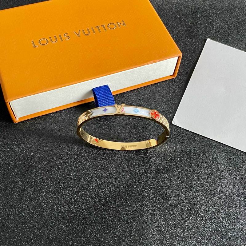 LV Bracelet 07yxh11 (1)