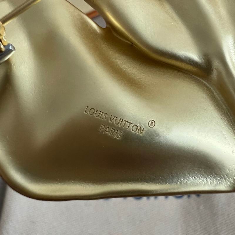 LV Brooch 04yxh03 (4)