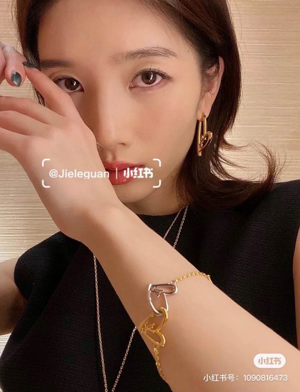 LV Earring 04yxh39 (6)