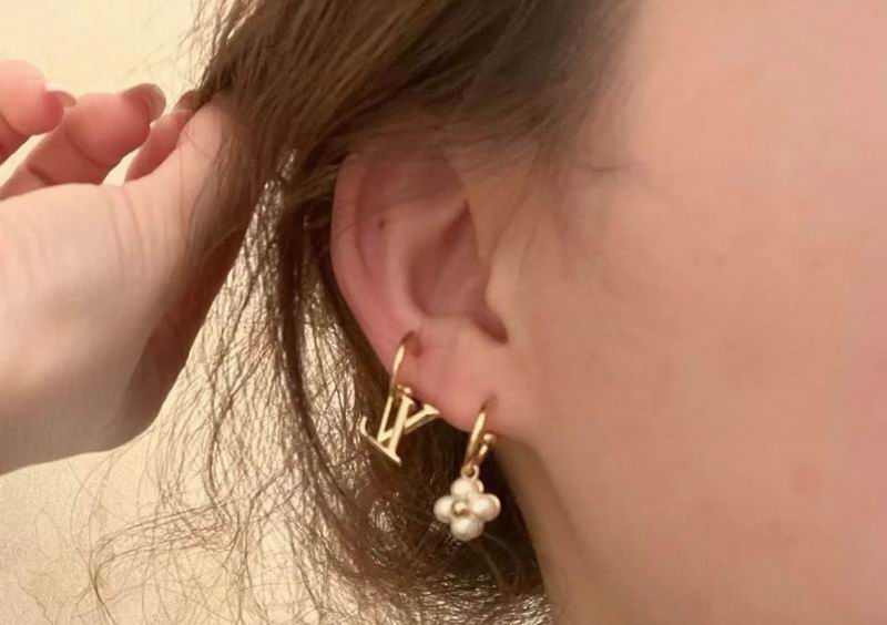 LV Earring 05yxh54 (4)