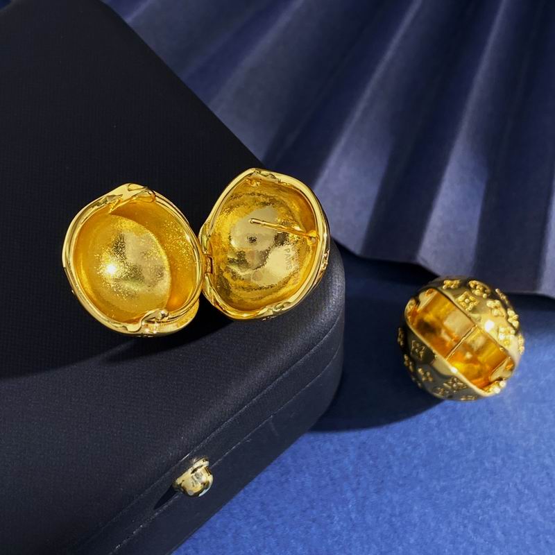 LV Earring 05yxh58 (5)