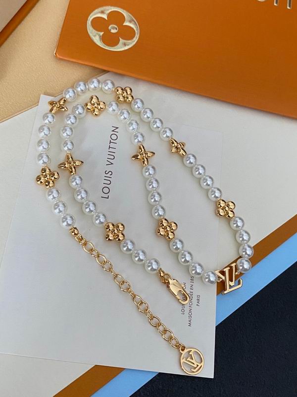 LV Necklace 04yxh05 (2)