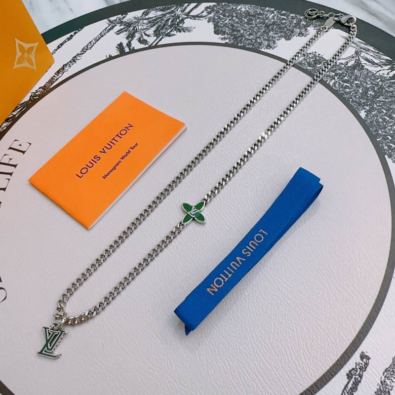 LV Necklace 04yxh10 (1)