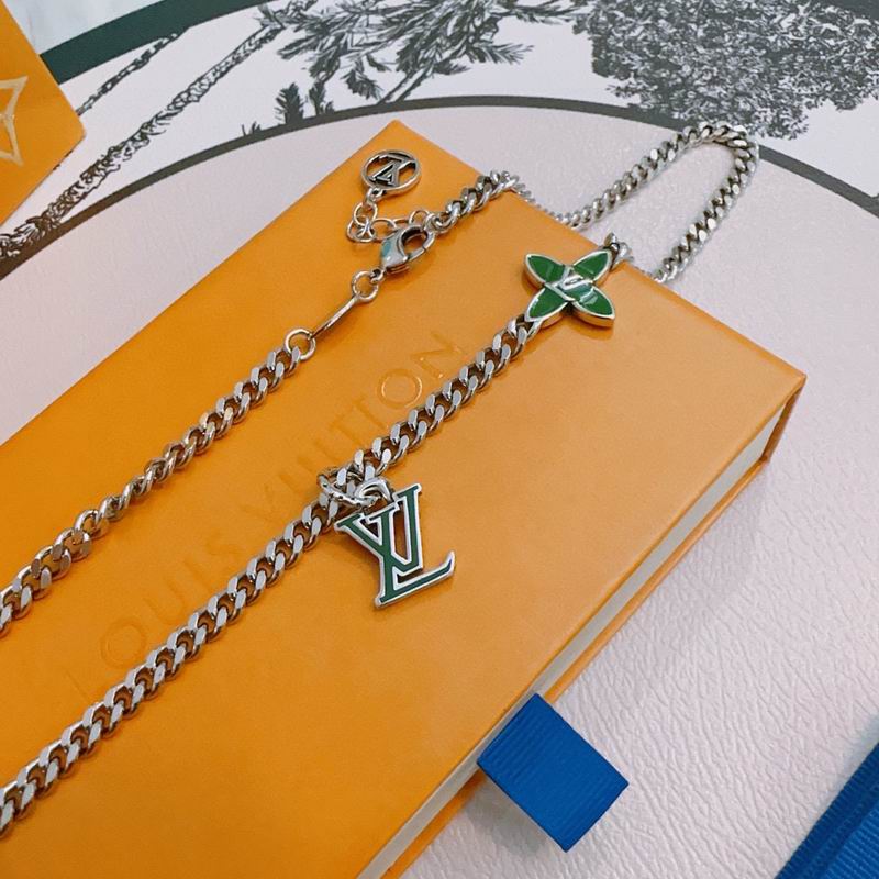 LV Necklace 04yxh10 (2)