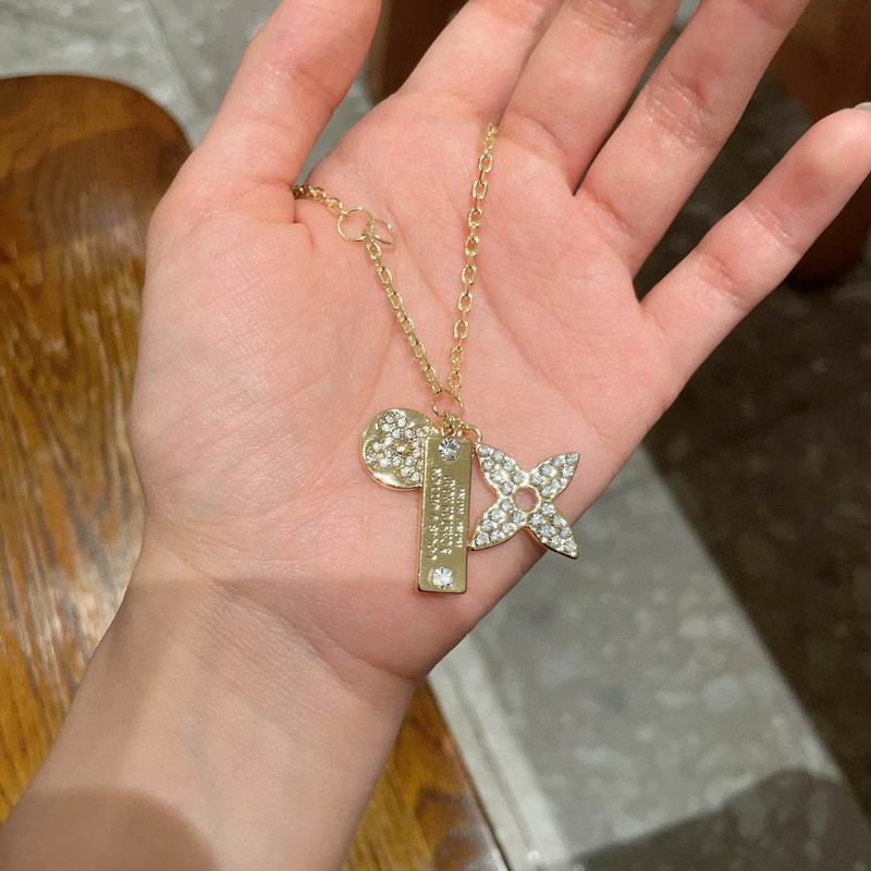 LV Necklace 04yxh105 (6)