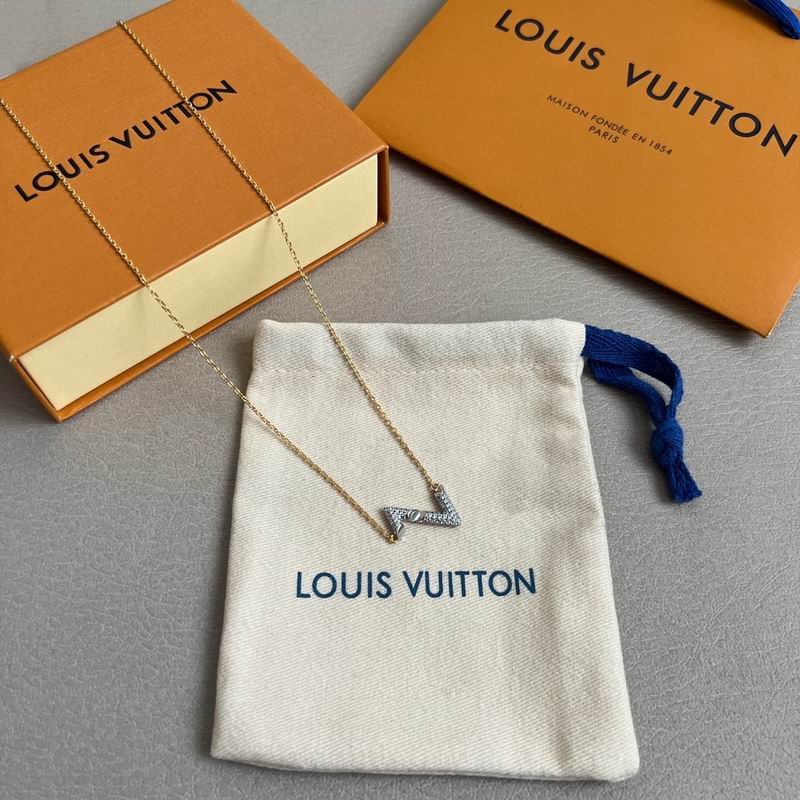 LV Necklace 04yxh110 (2)