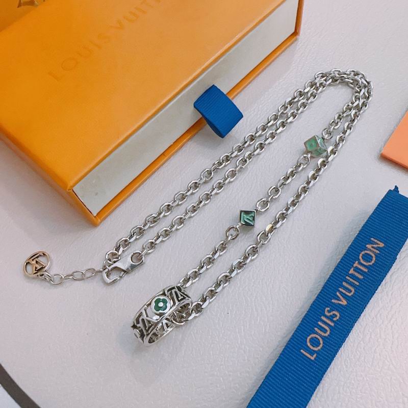 LV Necklace 04yxh113 (2)
