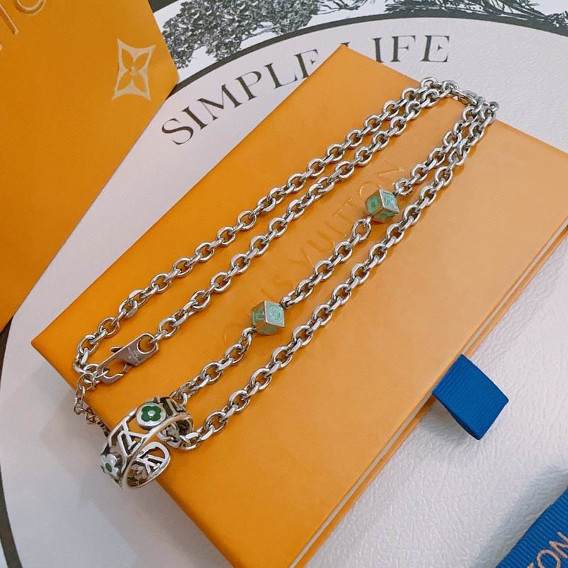 LV Necklace 04yxh113 (3)