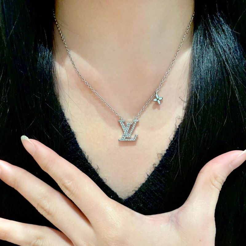 LV Necklace 04yxh34 (4)