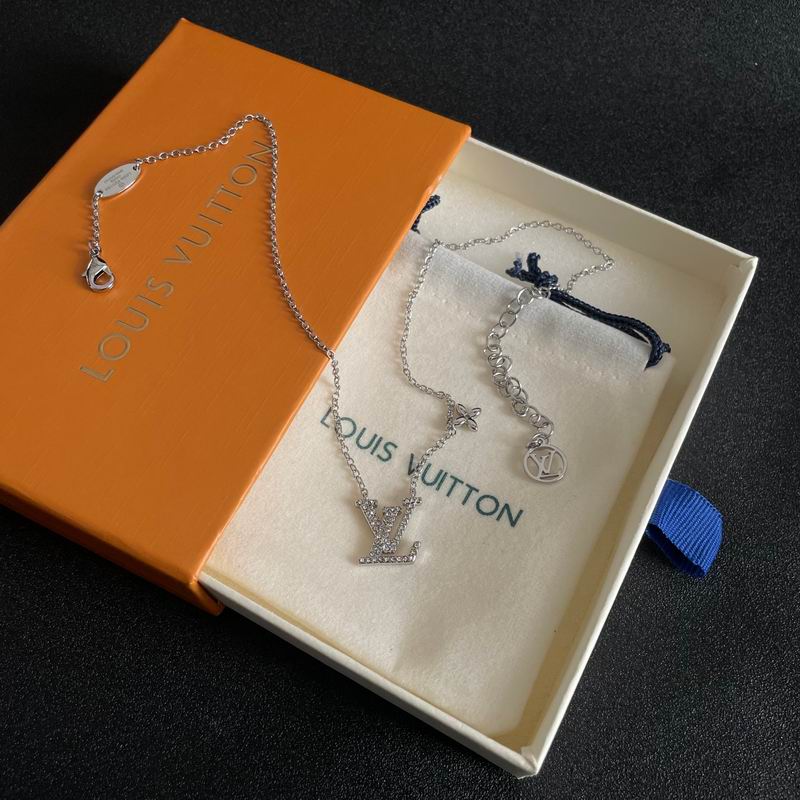 LV Necklace 04yxh34 (7)
