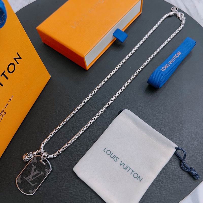 LV Necklace 04yxh38 (2)
