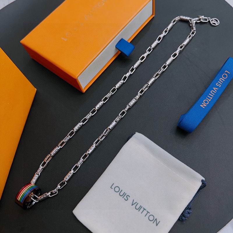 LV Necklace 04yxh45 (2)