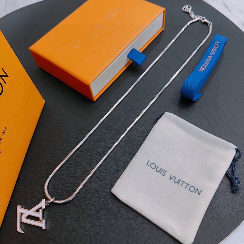 LV Necklace 04yxh46 (2)