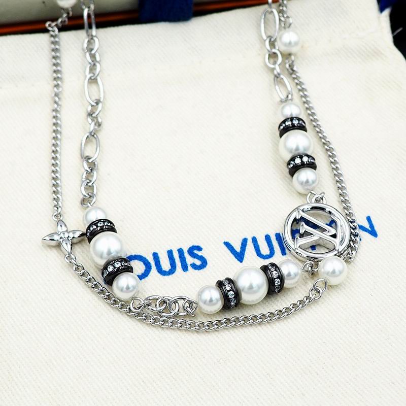 LV Necklace 04yxh50 (3)
