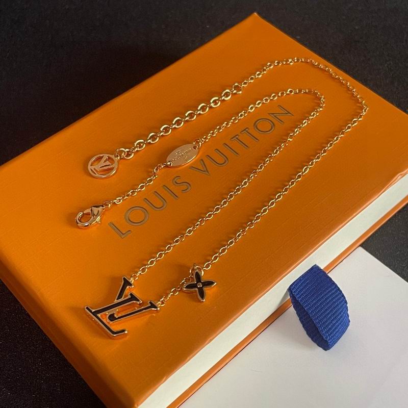 LV Necklace 04yxh54 (2)