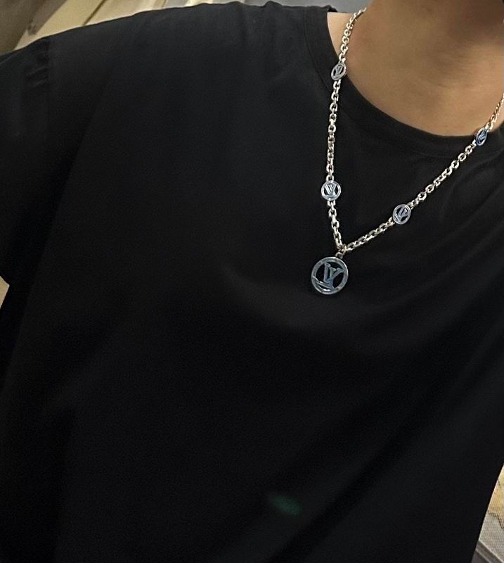 LV Necklace 04yxh56 (4)