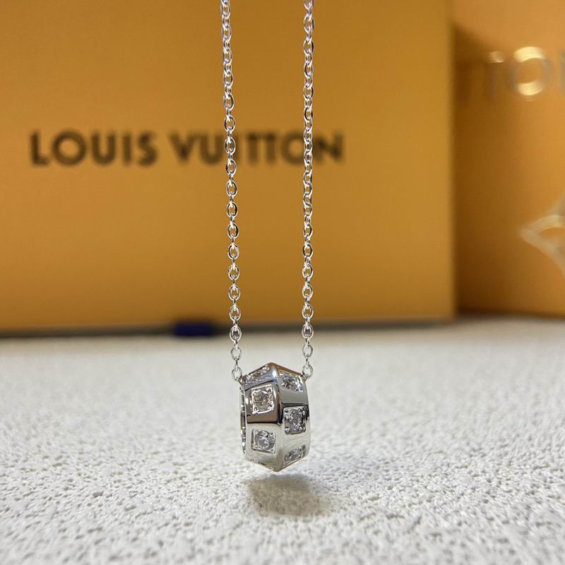 LV Necklace 04yxh60 (2)