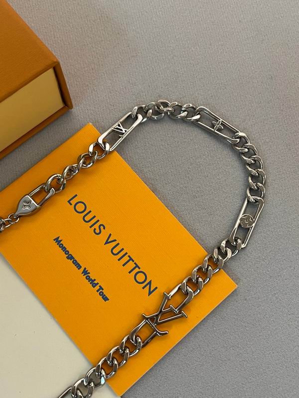 LV Necklace 04yxh66 (4)