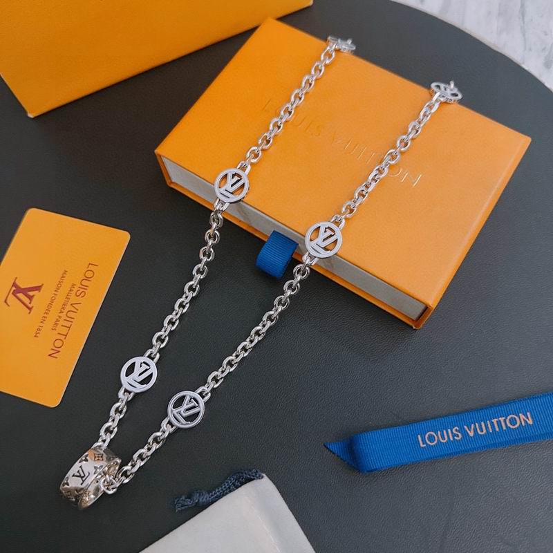 LV Necklace 04yxh69 (2)