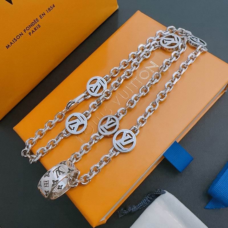 LV Necklace 04yxh69 (3)