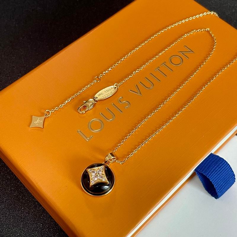 LV Necklace 04yxh74 (5)
