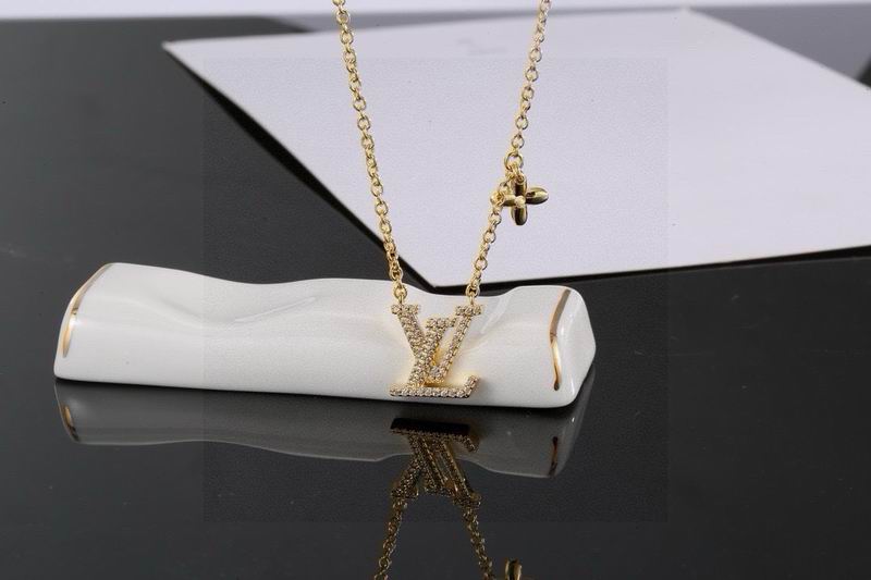 LV Necklace 04yxh80 (1)