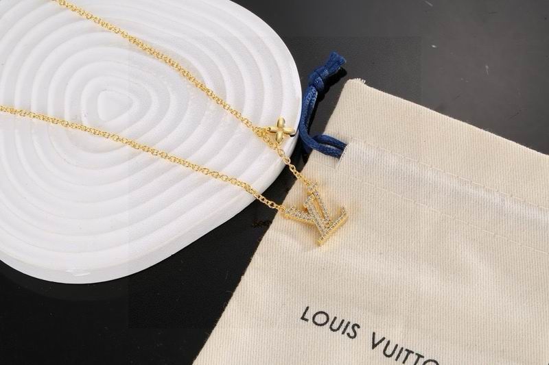 LV Necklace 04yxh80 (2)