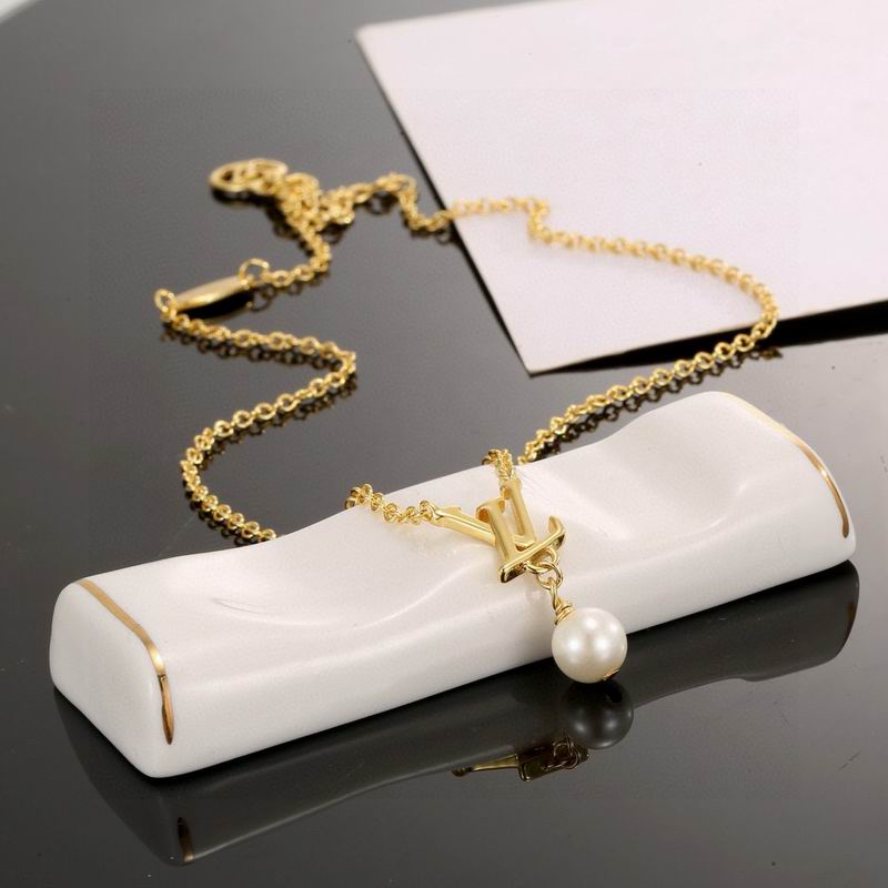 LV Necklace 04yxh81 (2)